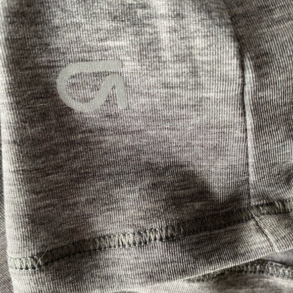 Old Navy Athletic Wear Open Back - Picture 2 of 3